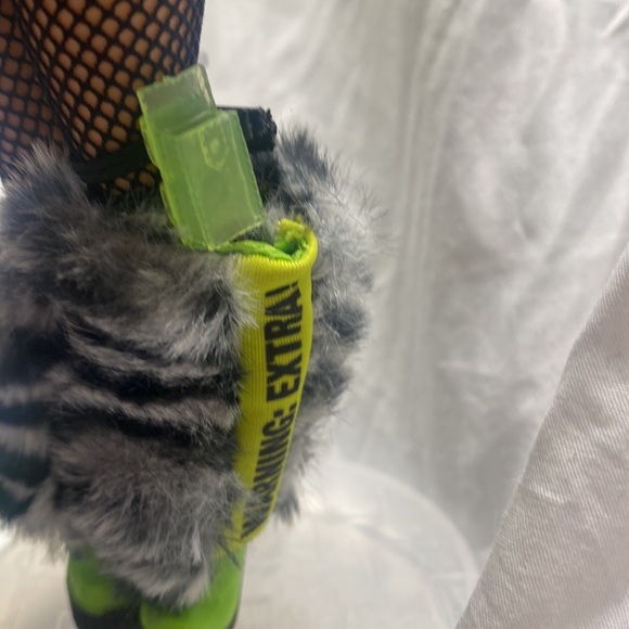 LOL Surprise OMG Remix Rock Bhad Gurl Fashion Doll 9” - Picture 7 of 11